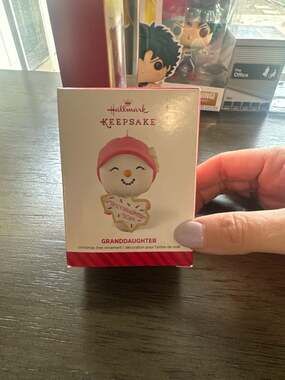 2014 Hallmark Keepsake Granddaughter Snowman Cookie Ornament